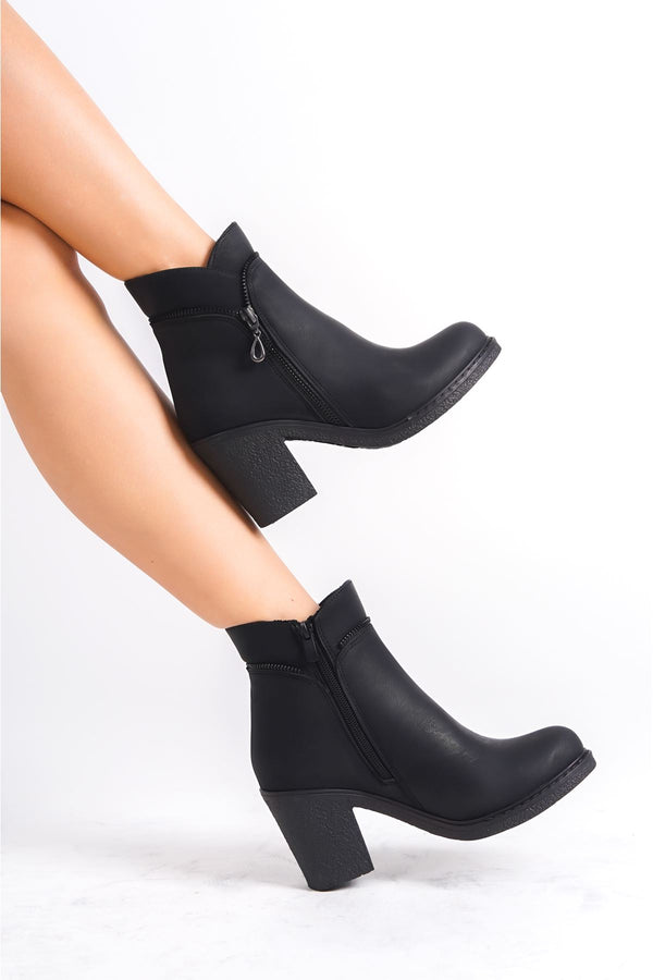 Zana Black Heeled Zippered Leather Women's Boots